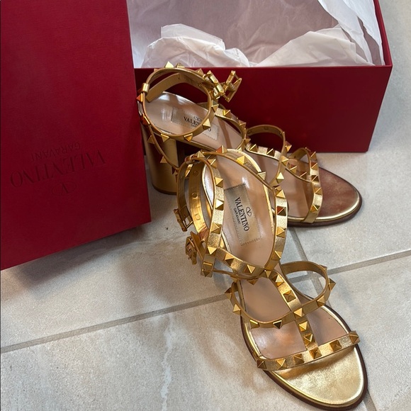 Valentino Gold Metallic Gladiator Sandals - Picture 15 of 16